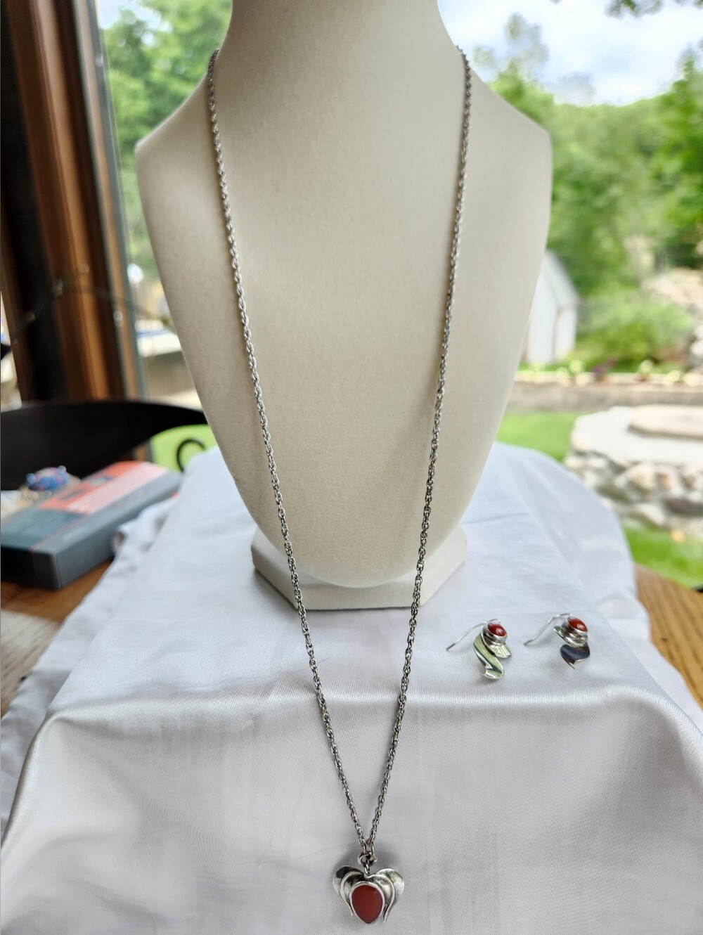 💎.925 Sterling Heart Navajo Pendant Necklace with Coral Stone & Earrings